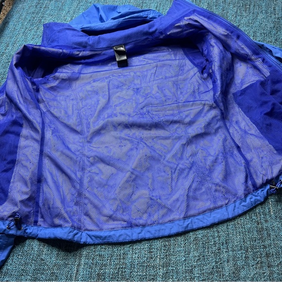 The North Face Resolve Zip Up Rain Jacket in Blue - Picture 6 of 11